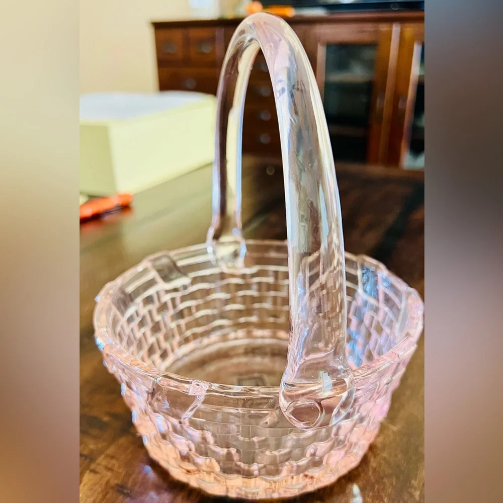Williams-Sonoma Pink Embossed Glass Woven Easter Basket Round 7” Clear Handle